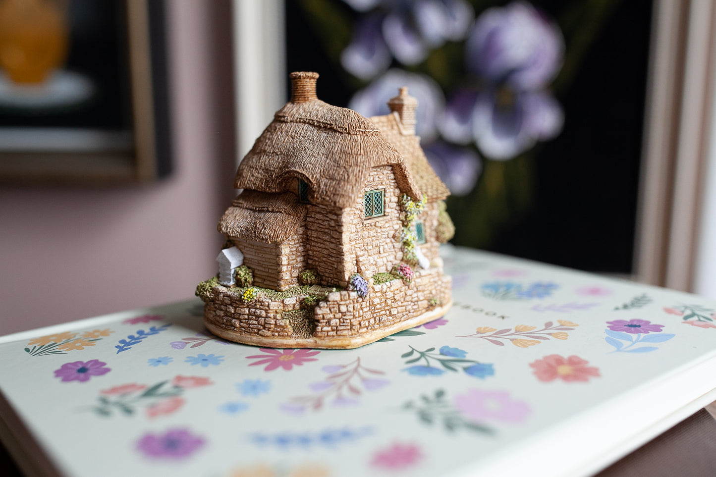 Vintage Lilliput Lane Cottage- Little Bee- 2000- Little house