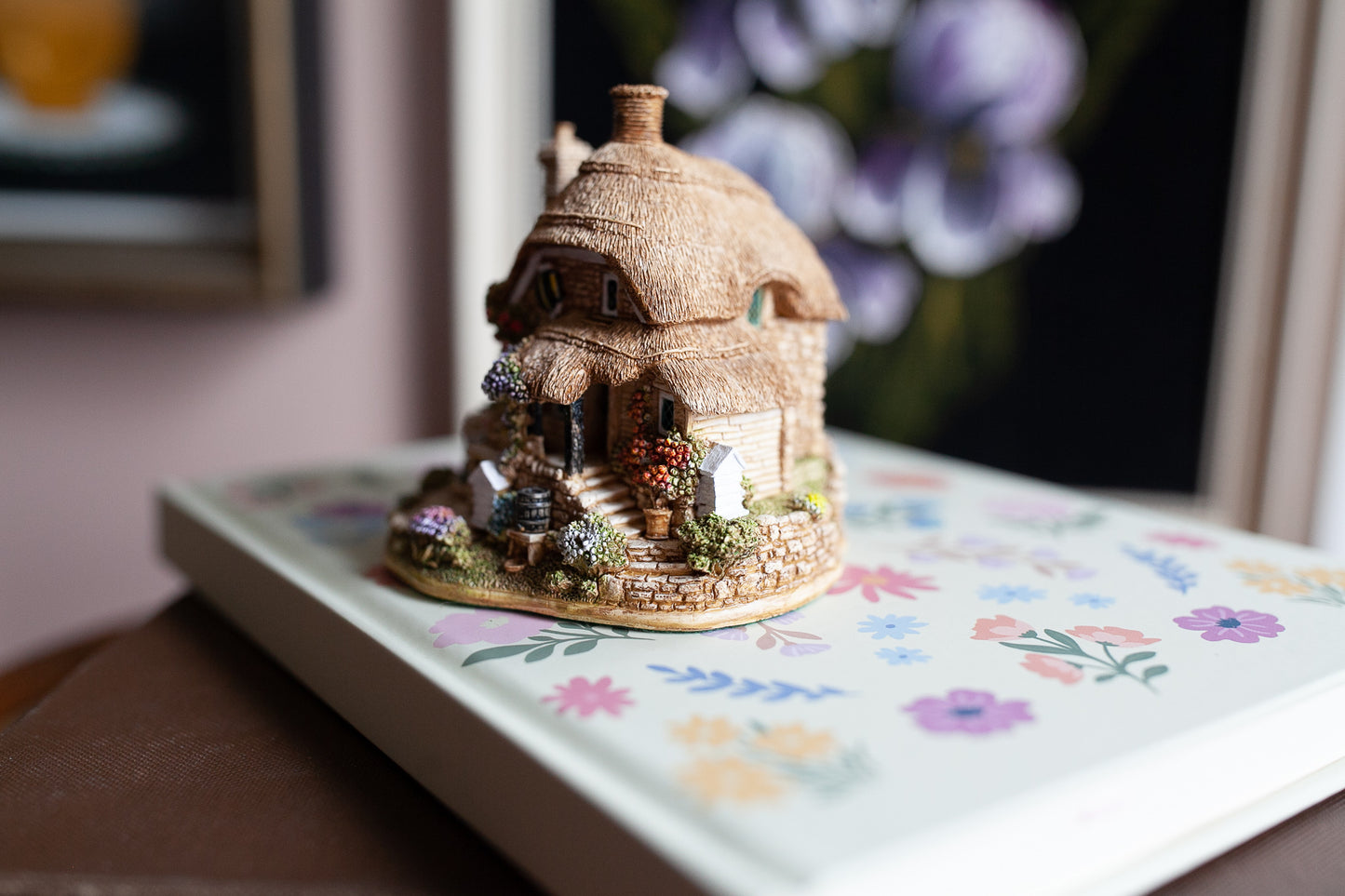 Vintage Lilliput Lane Cottage- Little Bee- 2000- Little house