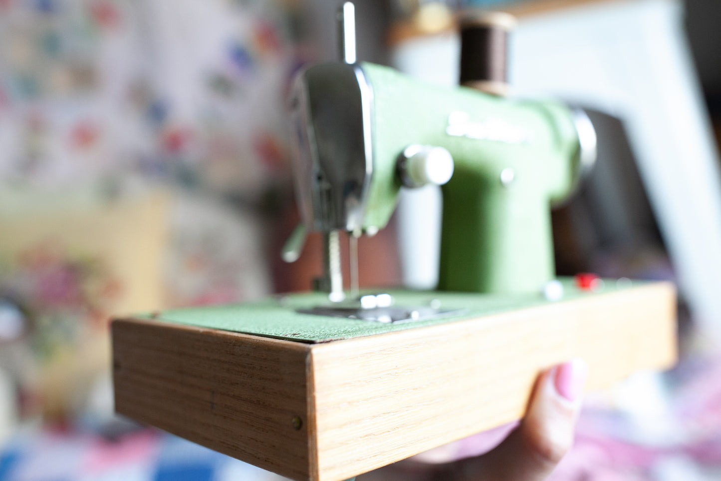 Sew Mistress Vintage Sewing Machine- Childs Sewing Machine - Green Sewing Machine