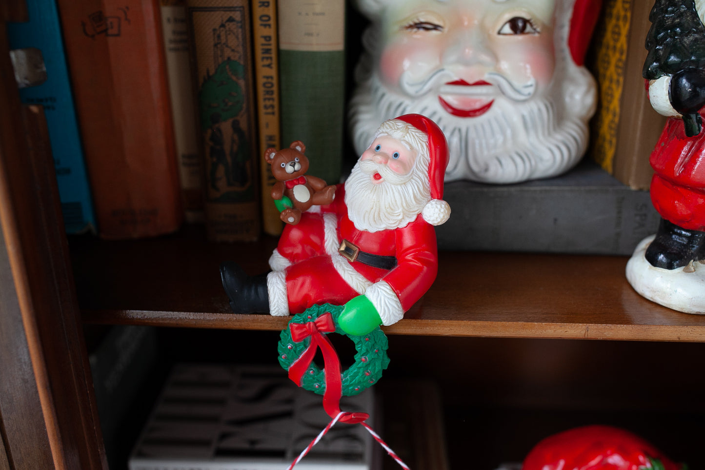 Santa Stocking Hanger-Santa Claus Stocking Hanger Holder Teddy Bear Shelf Sitter Christmas vintage