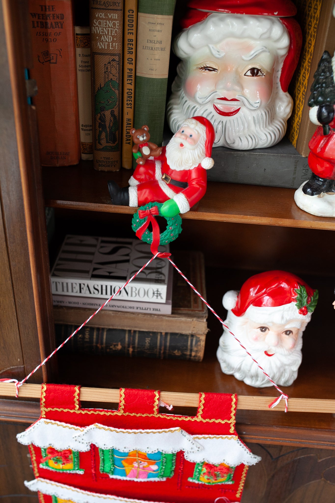 Santa Stocking Hanger-Santa Claus Stocking Hanger Holder Teddy Bear Shelf Sitter Christmas vintage