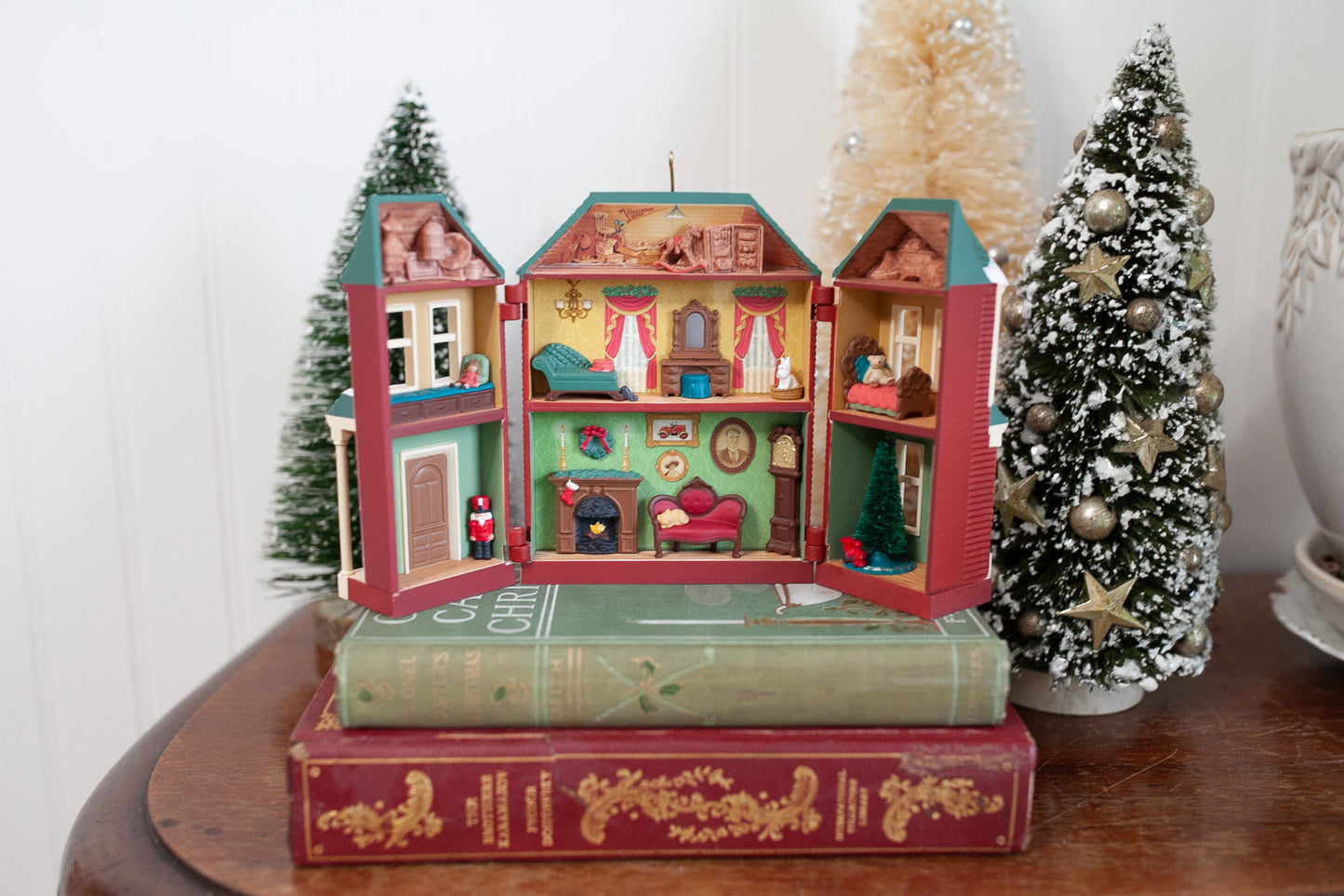 Victorian Dollhouse -Hallmark Keepsake Ornament- Christmas