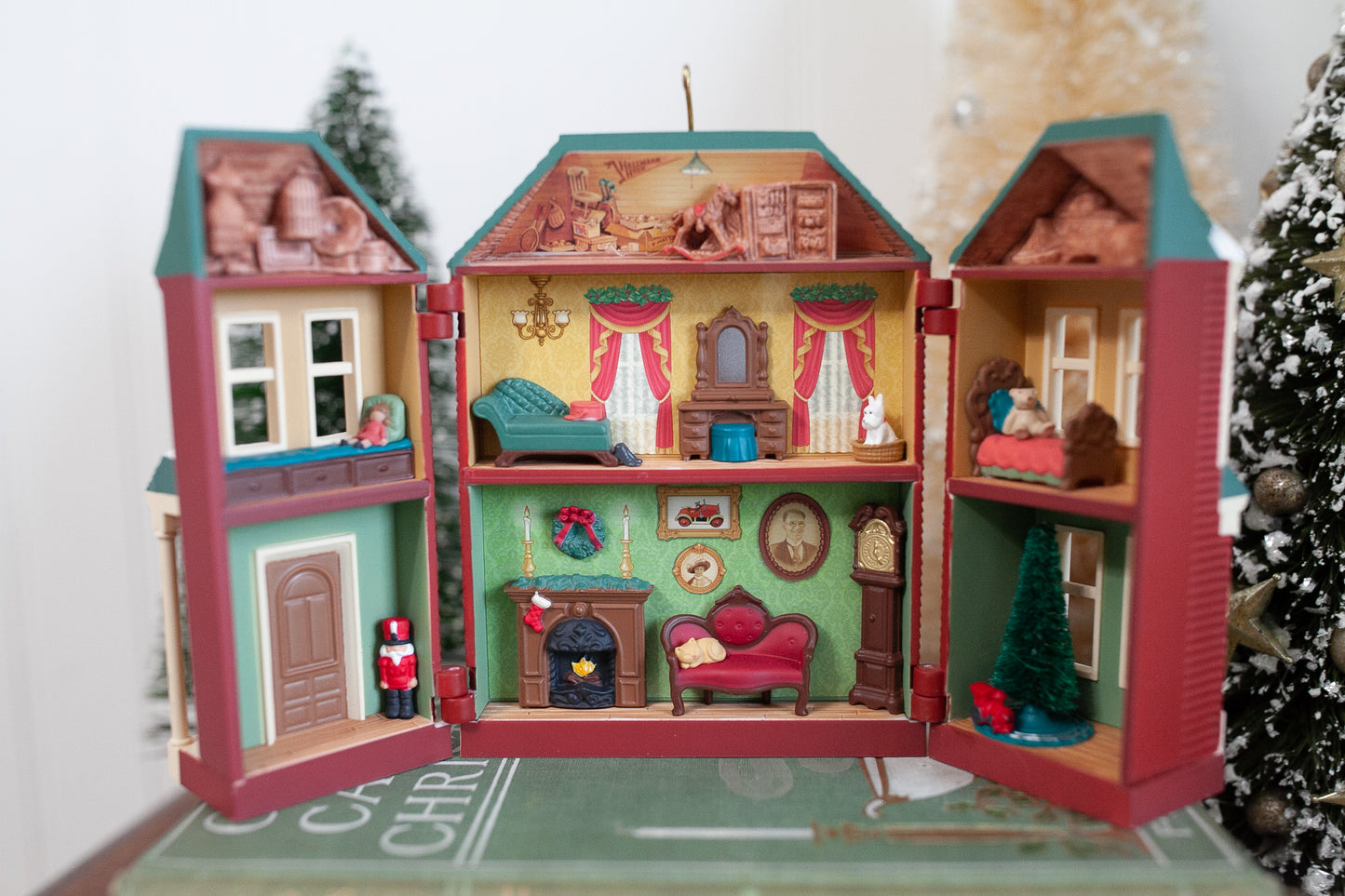 Victorian Dollhouse -Hallmark Keepsake Ornament- Christmas