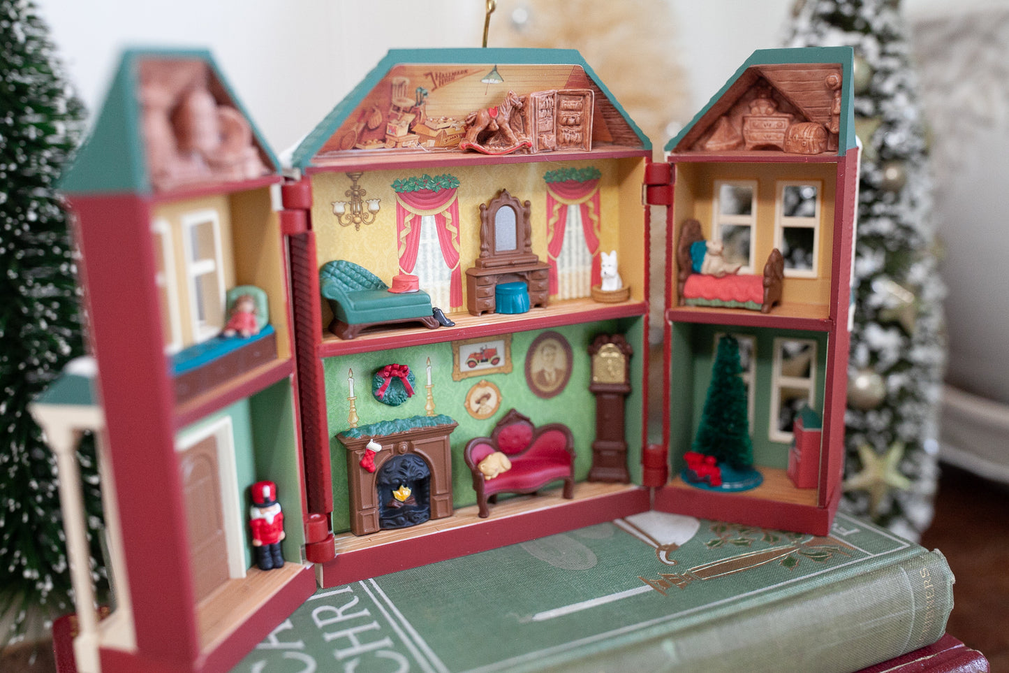 Victorian Dollhouse -Hallmark Keepsake Ornament- Christmas