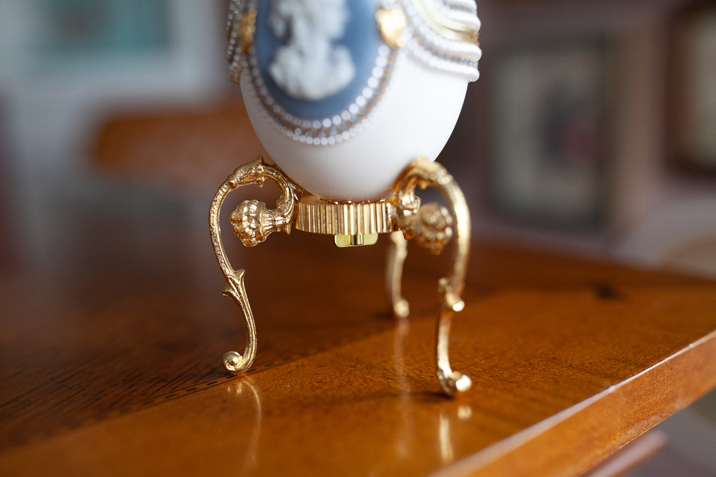 Vintage Cameo Pearl Ostrich Egg Musical Trinket Holder with Stand