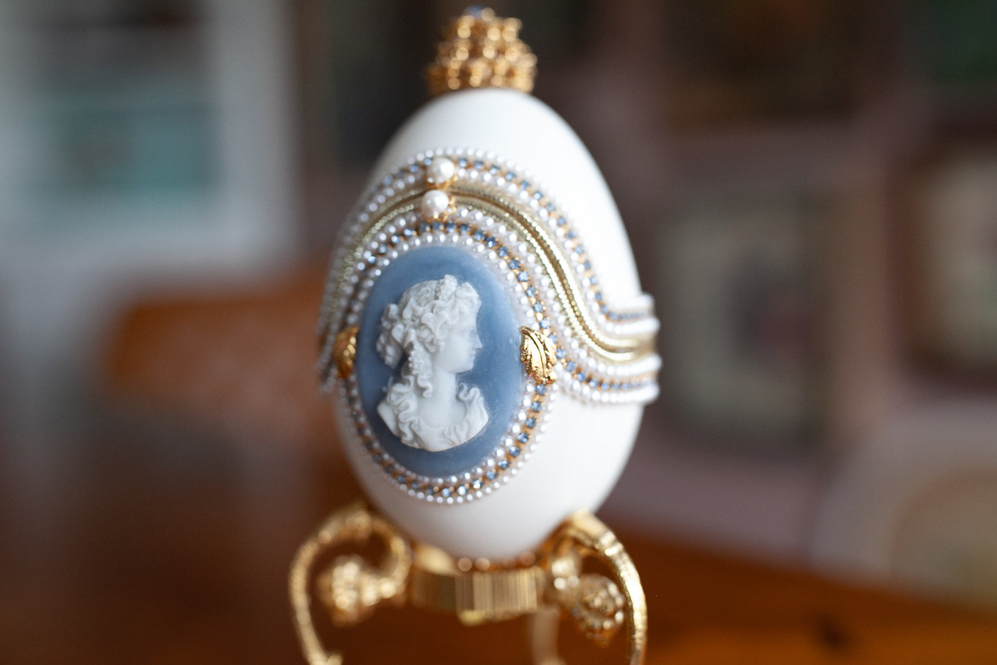 Vintage Cameo Pearl Ostrich Egg Musical Trinket Holder with Stand