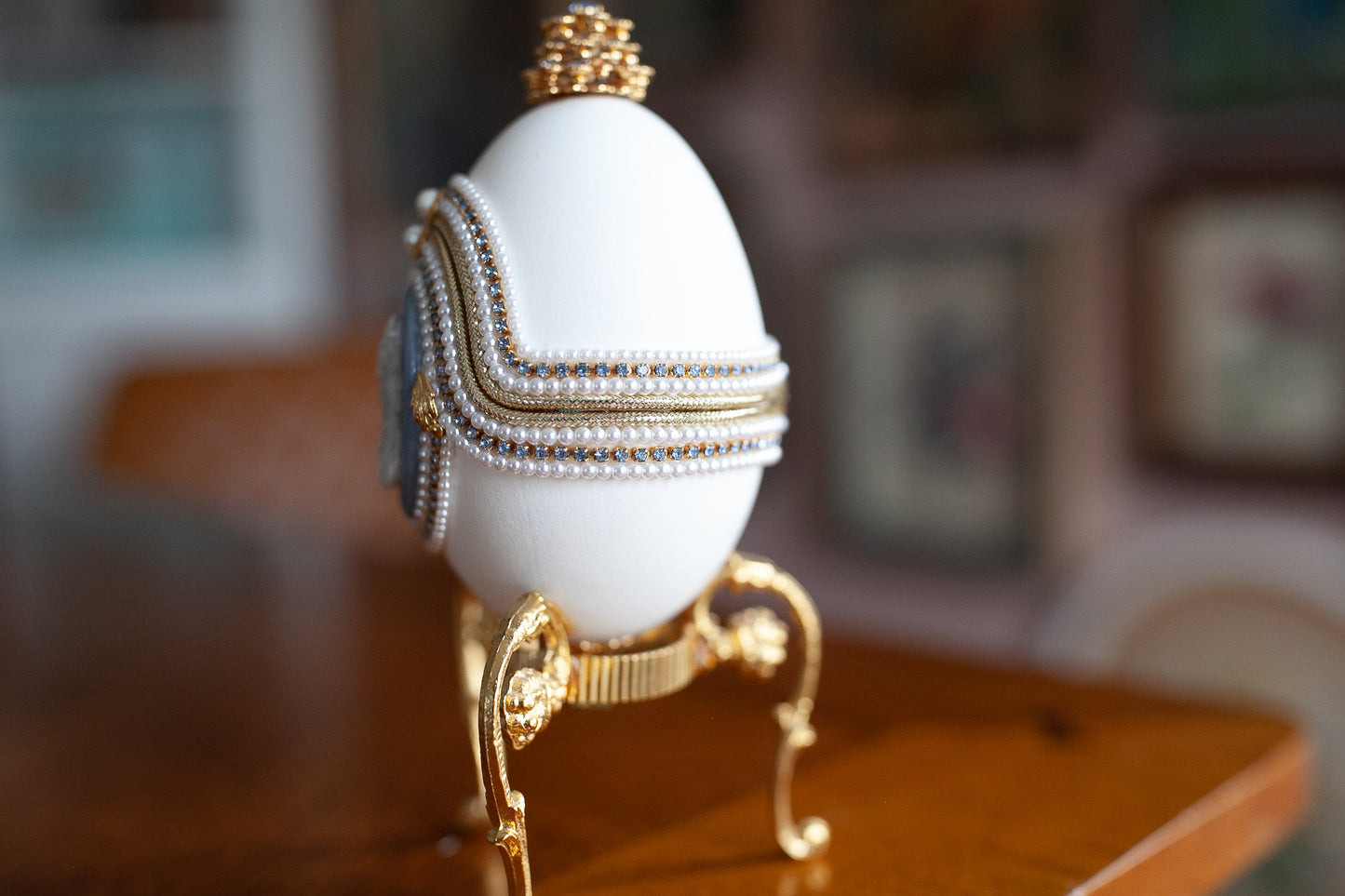 Vintage Cameo Pearl Ostrich Egg Musical Trinket Holder with Stand