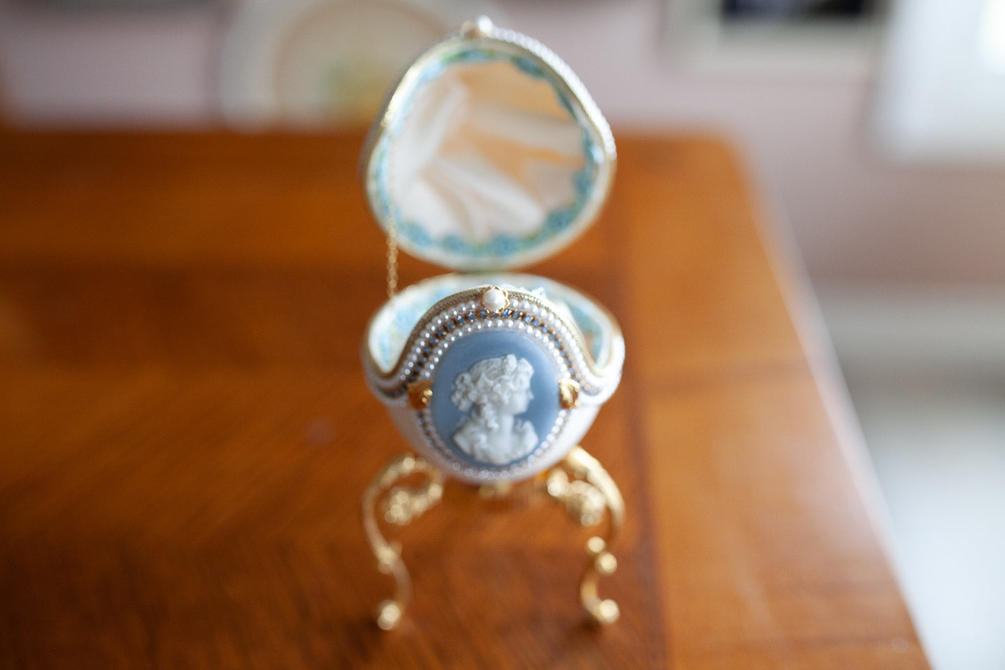 Vintage Cameo Pearl Ostrich Egg Musical Trinket Holder with Stand