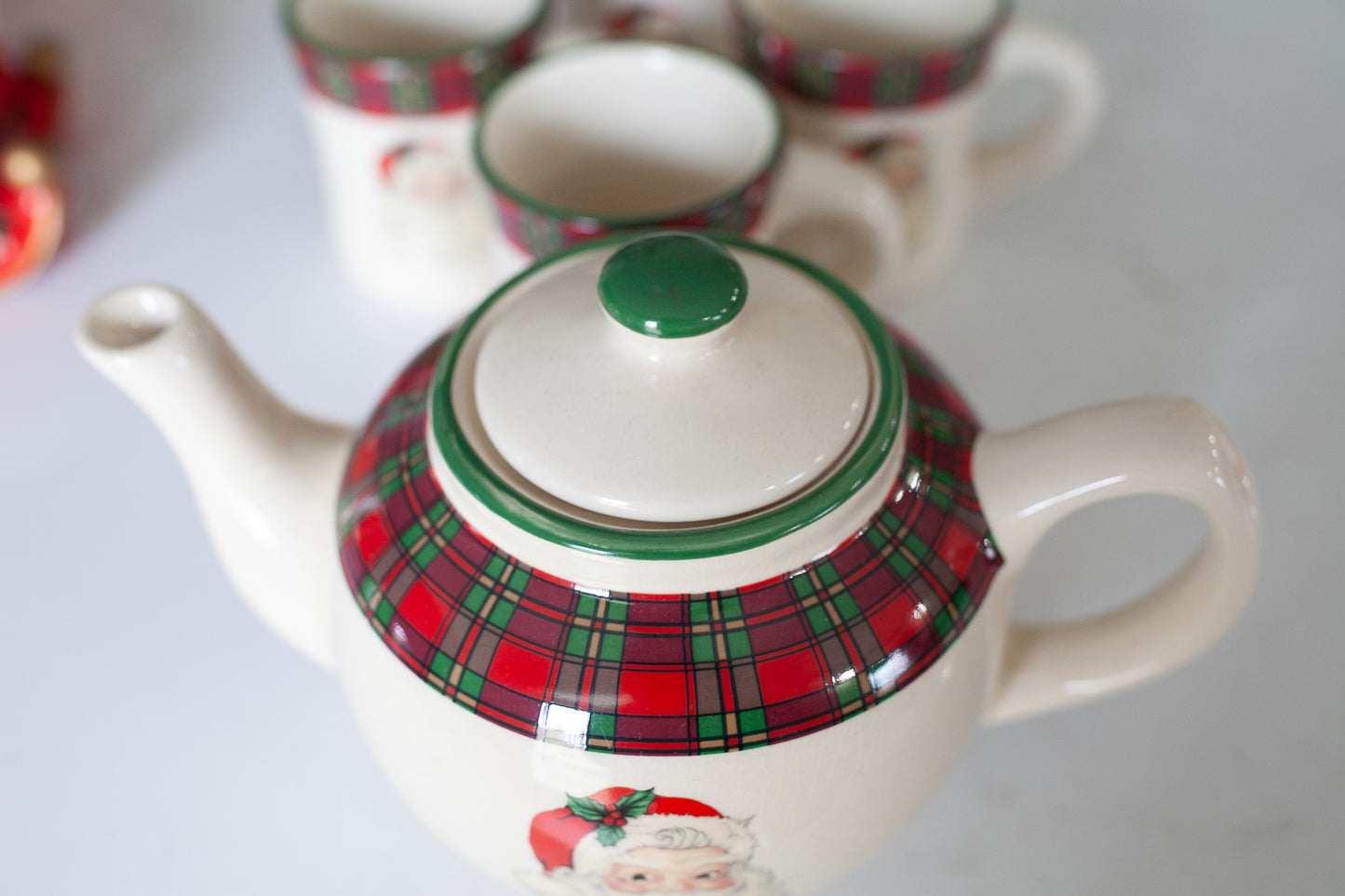 Teapot and Lid Christmas in the Woods and 4 Santa mugs