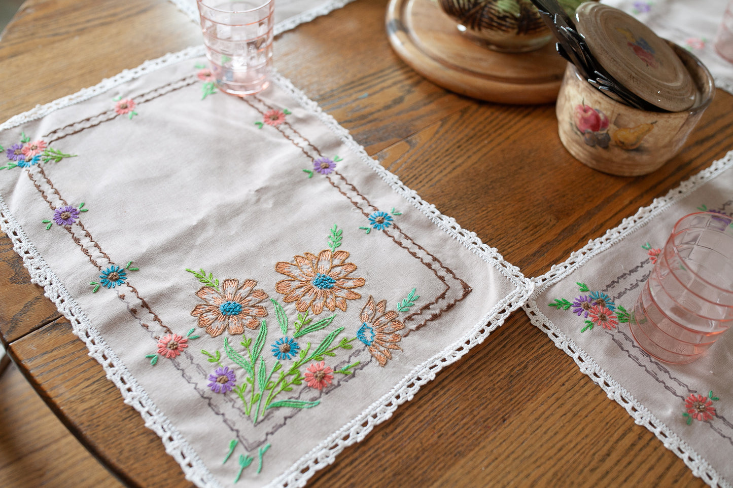 Vintage Placemats- Set of 4 Placemats Embroidered Pink Mats