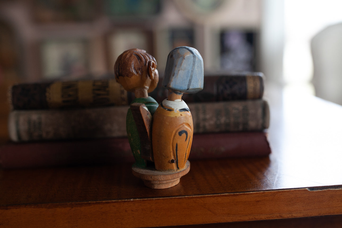 Cork -Couple cork- Kissing couple - Vintage Cork -Wood carved couple