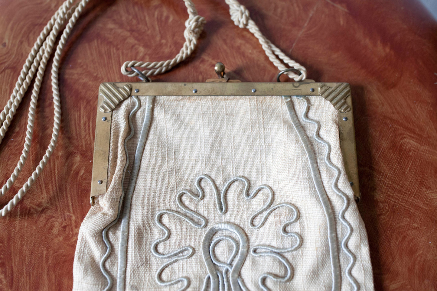 Vintage Beige Clasp Purse with Embroidery